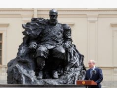 Владимир Путин открывает памятник Александру III в Гатчине, 5.06.21. Фото: kremlin.ru